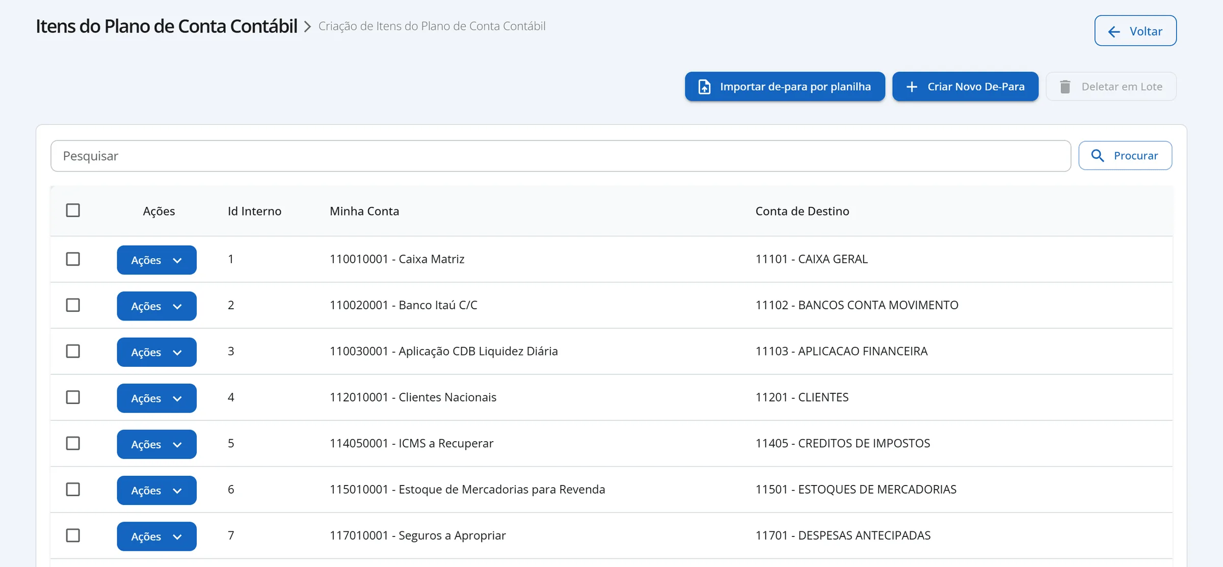 Tela Itens do Plano de Conta Contábil com a busca, os botões Importar de-para por planilha, Criar Novo De-Para e Deletar em Lote, e a grade com Minha Conta e Conta de Destino