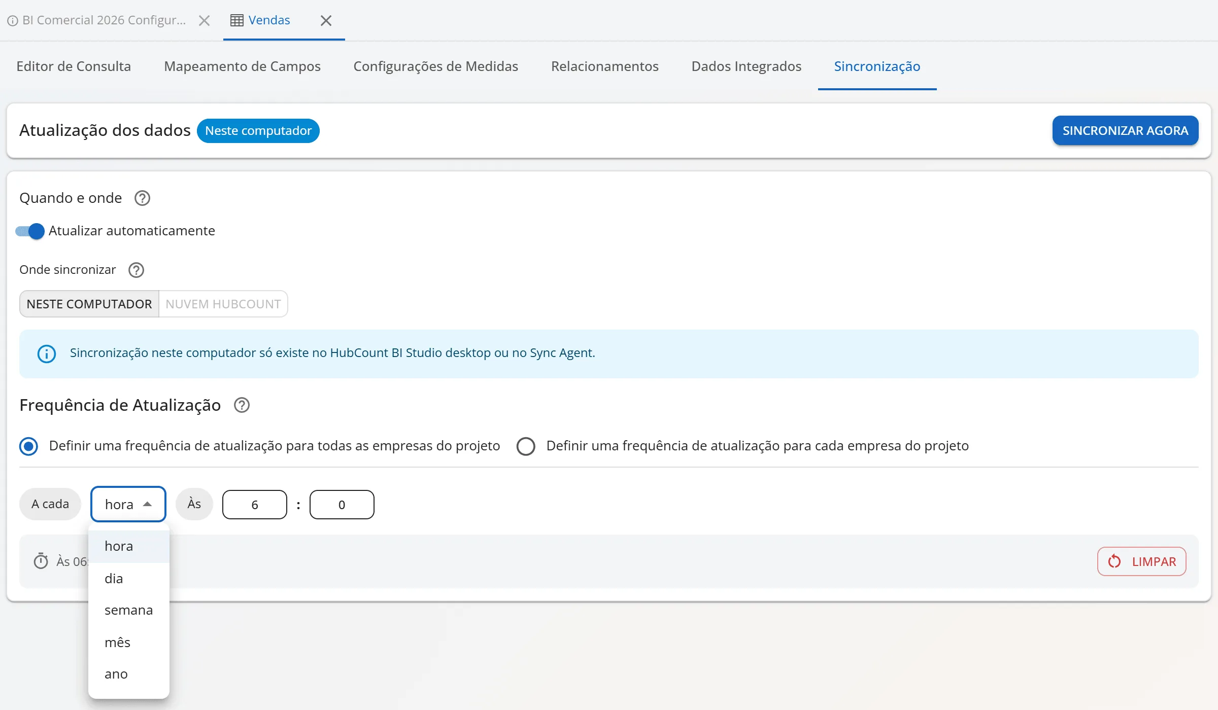 Aba Sincronização com Atualizar automaticamente ligado, Onde sincronizar, o aviso de que a sincronização neste computador só existe no app instalado e a lista de periodicidade aberta com hora, dia, semana, mês e ano